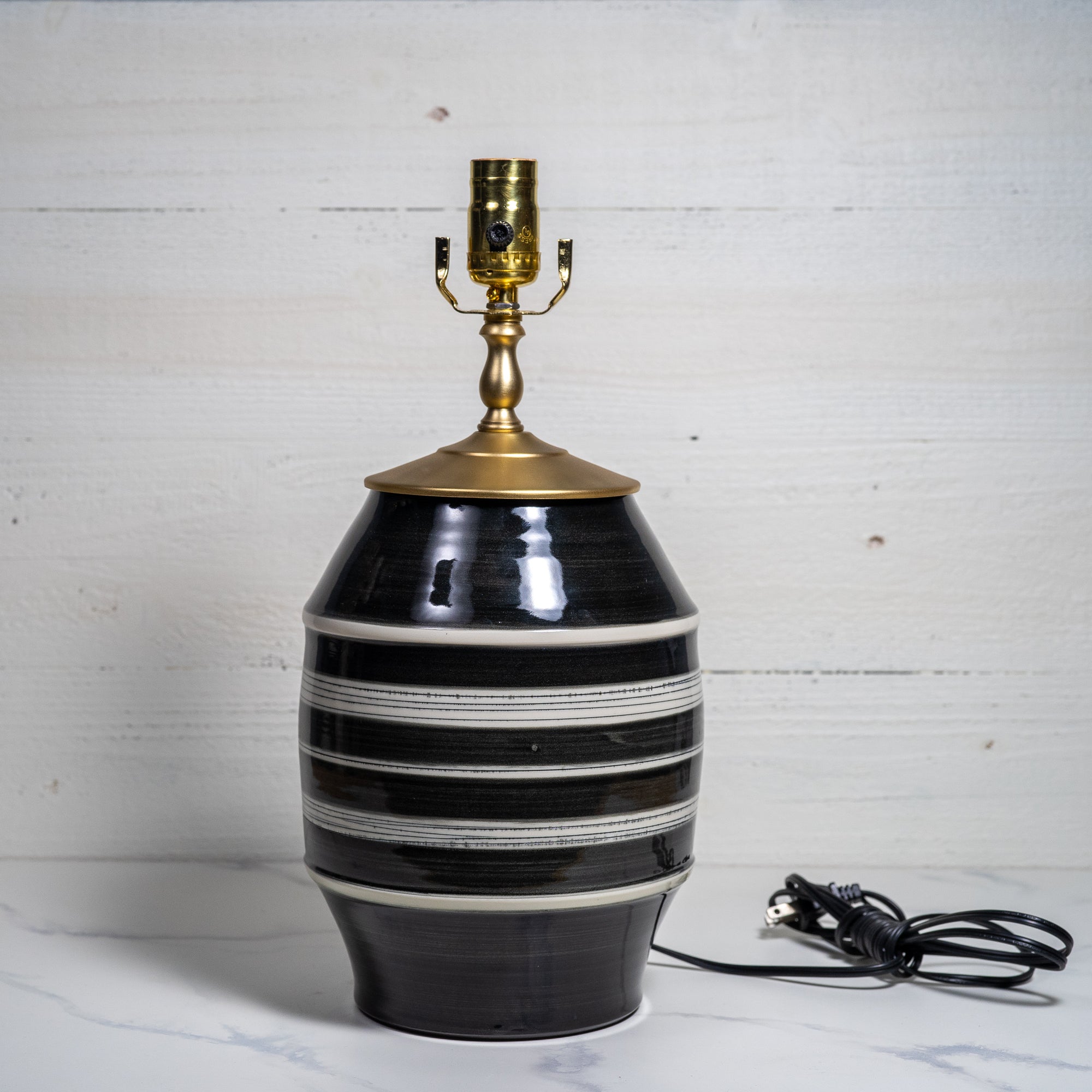 Hand-Thrown Lamp-2021-004